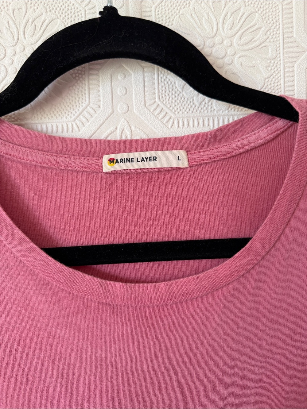 Marine Layer Boyfriend Crew Tee in Holly Berry Size L - Picture 2 of 6